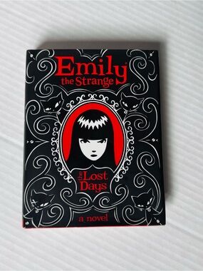 Emily the Strange: The Lost Days — Chapter Book.Original print &Great for Tweens